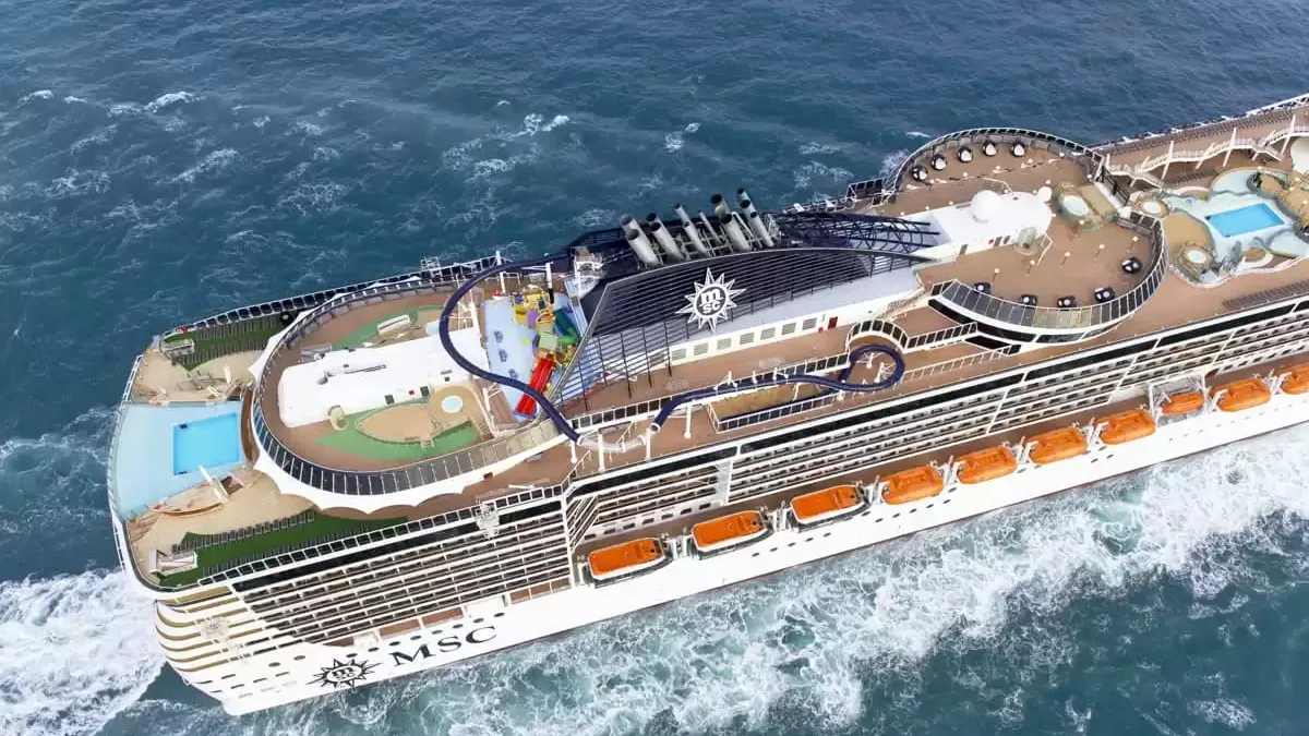 Le MSC Preziosa en mer, vu du ciel