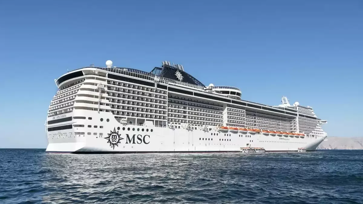 Le MSC Splendida en mer, vu du ciel