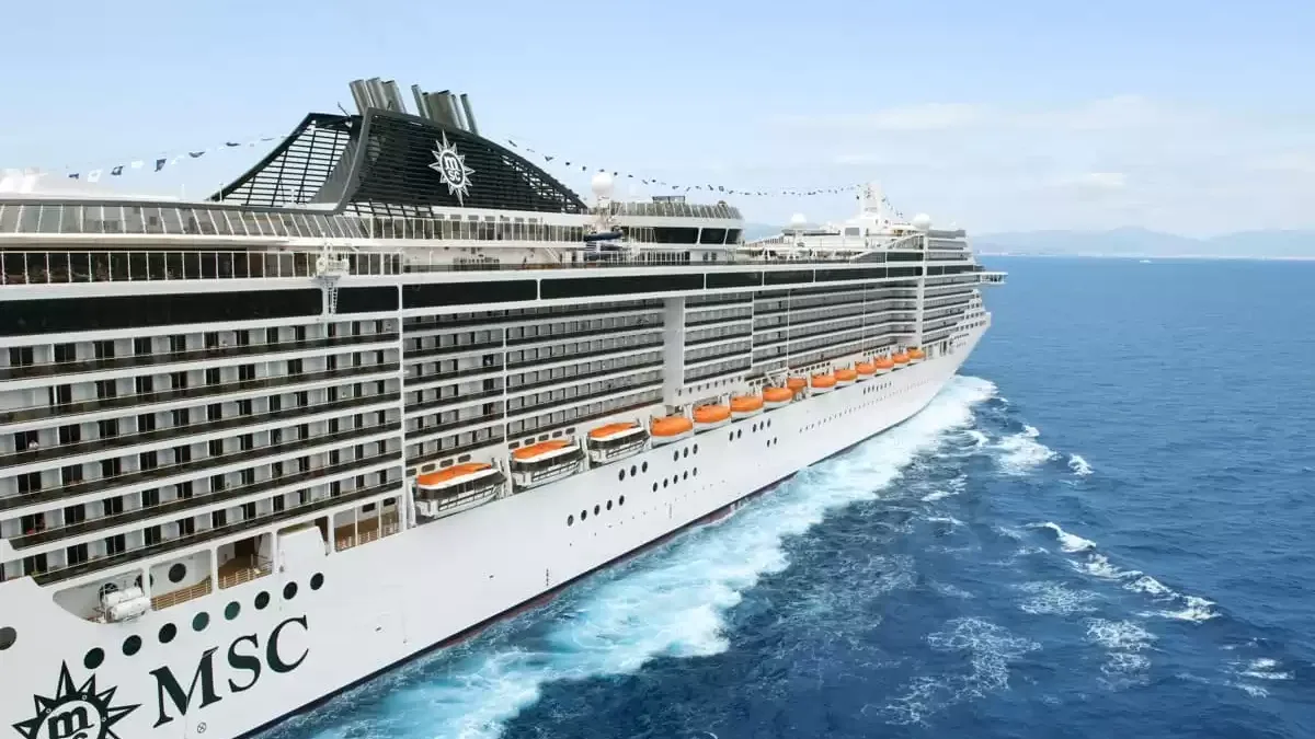 Le MSC Splendida en mer, vu du ciel