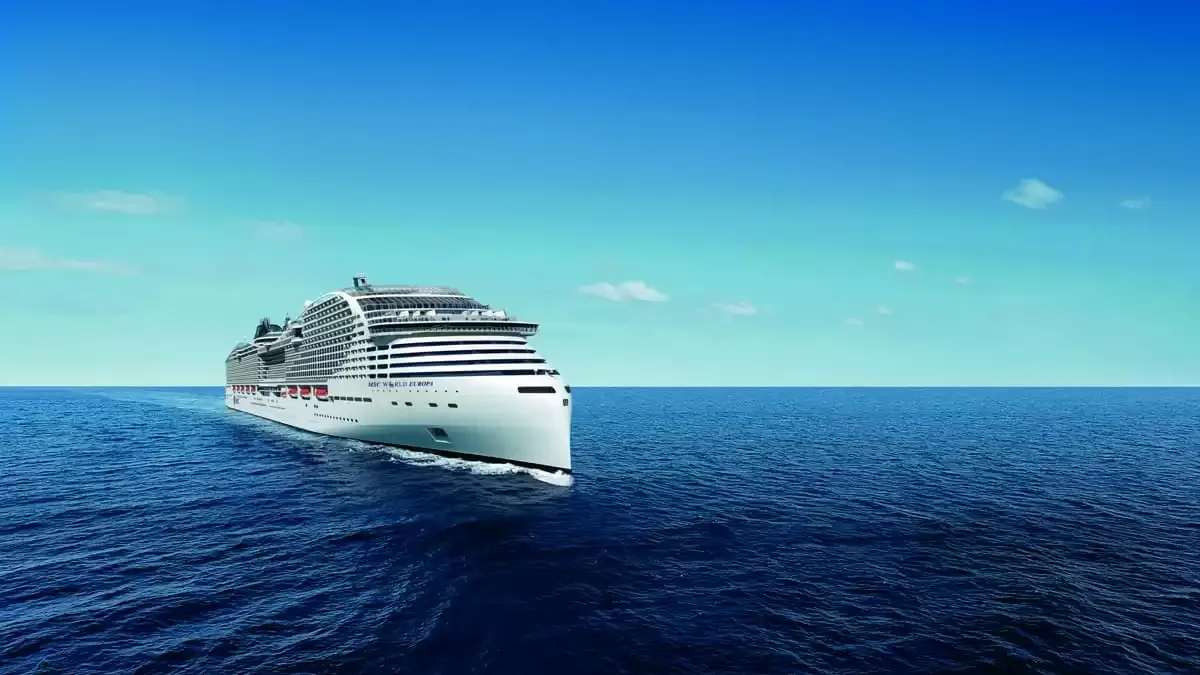 Le MSC World Europa en mer, vu du ciel
