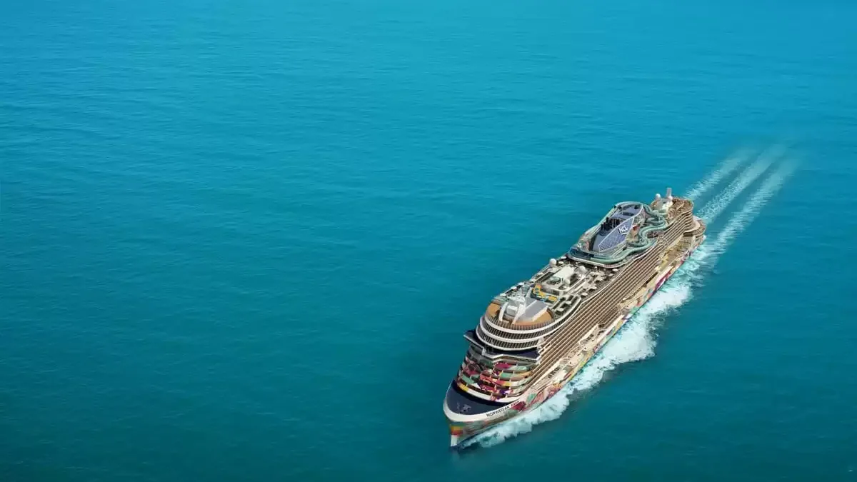 Le Norwegian Aqua en mer, vu du ciel