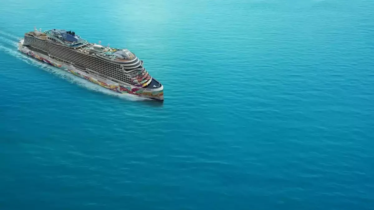 Le Norwegian Aqua en mer, vu du ciel