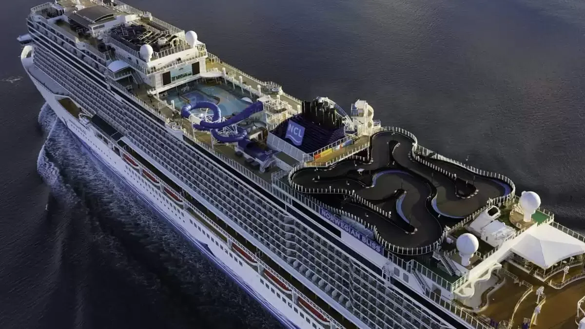 Le Norwegian Bliss en mer, vu du ciel