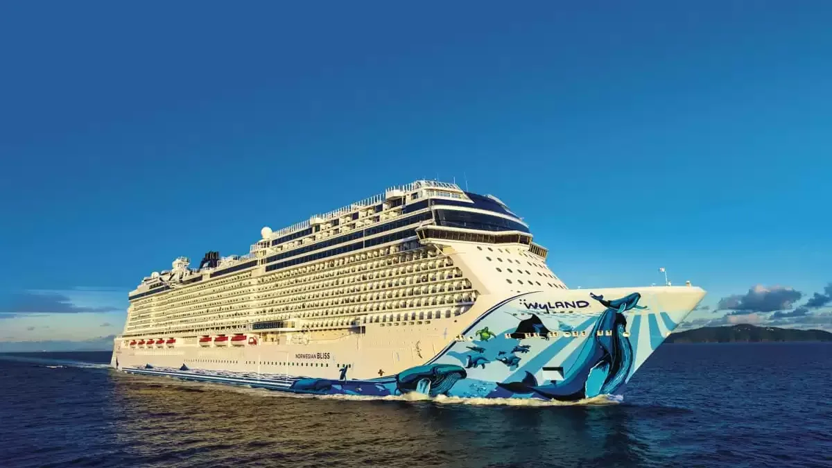 Le Norwegian Bliss en mer, vu du ciel