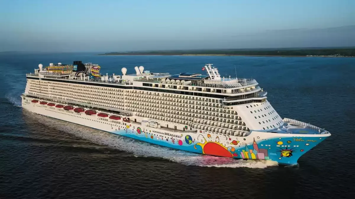 Le Norwegian Breakaway en mer, vu du ciel