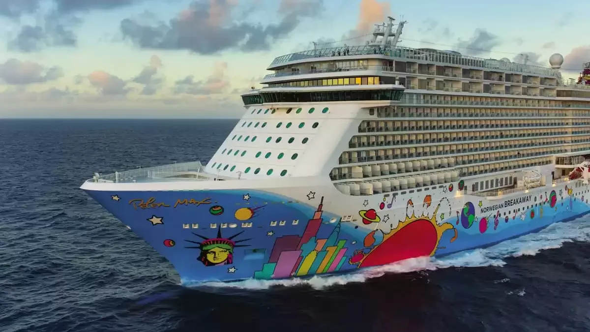Le Norwegian Breakaway en mer, vu du ciel