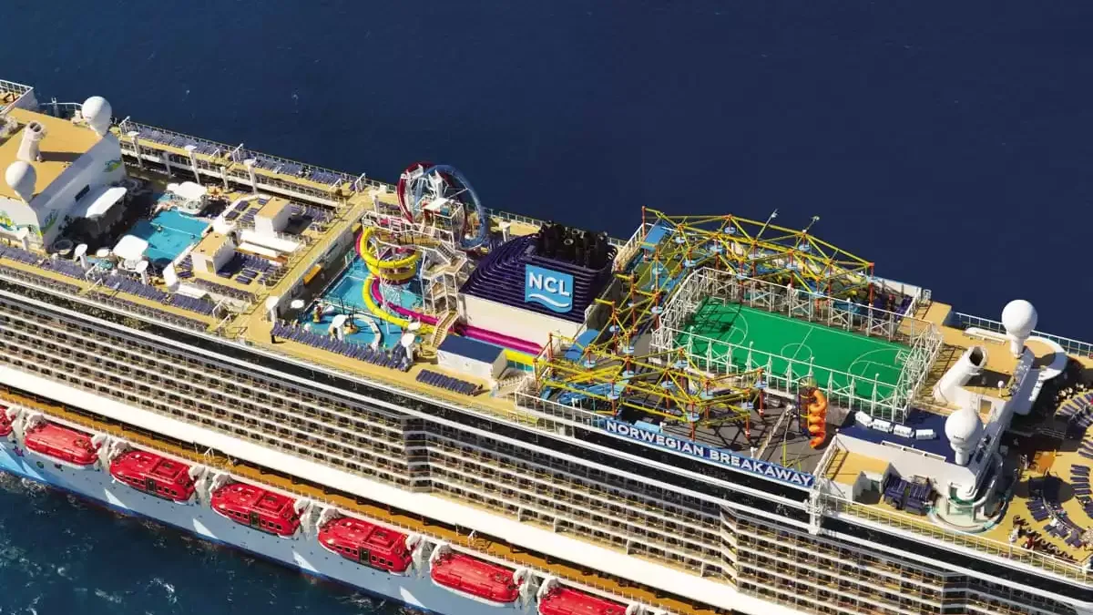 Le Norwegian Breakaway en mer, vu du ciel