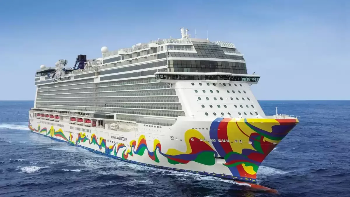 Le Norwegian Encore en mer, vu du ciel