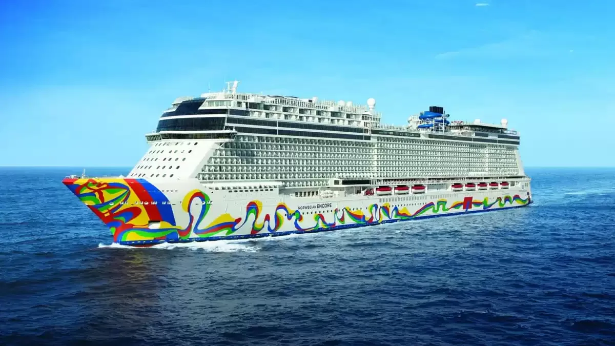 Le Norwegian Encore en mer, vu du ciel