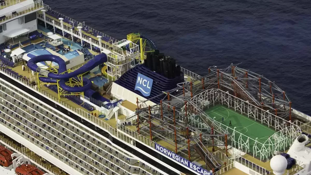 Le Norwegian Escape en mer, vu du ciel