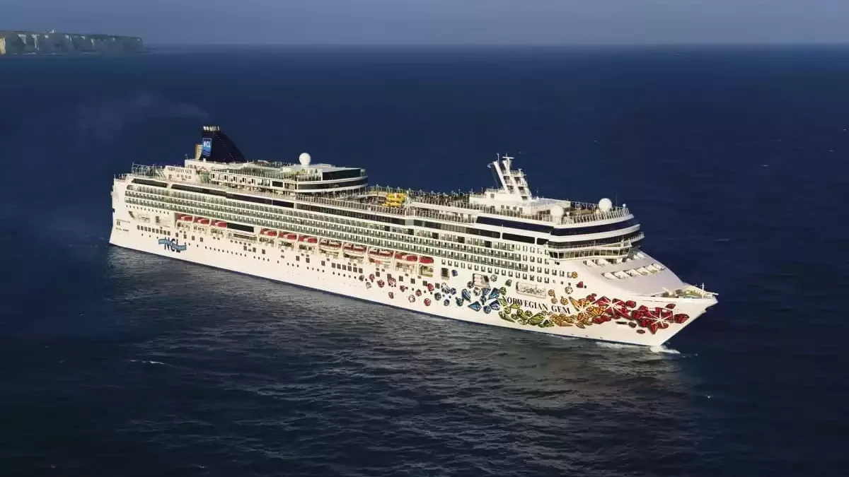 Le Norwegian Gem en mer, vu du ciel
