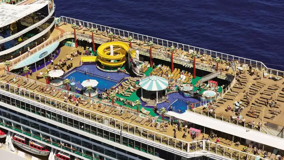 Le Norwegian Gem en mer, vu du ciel