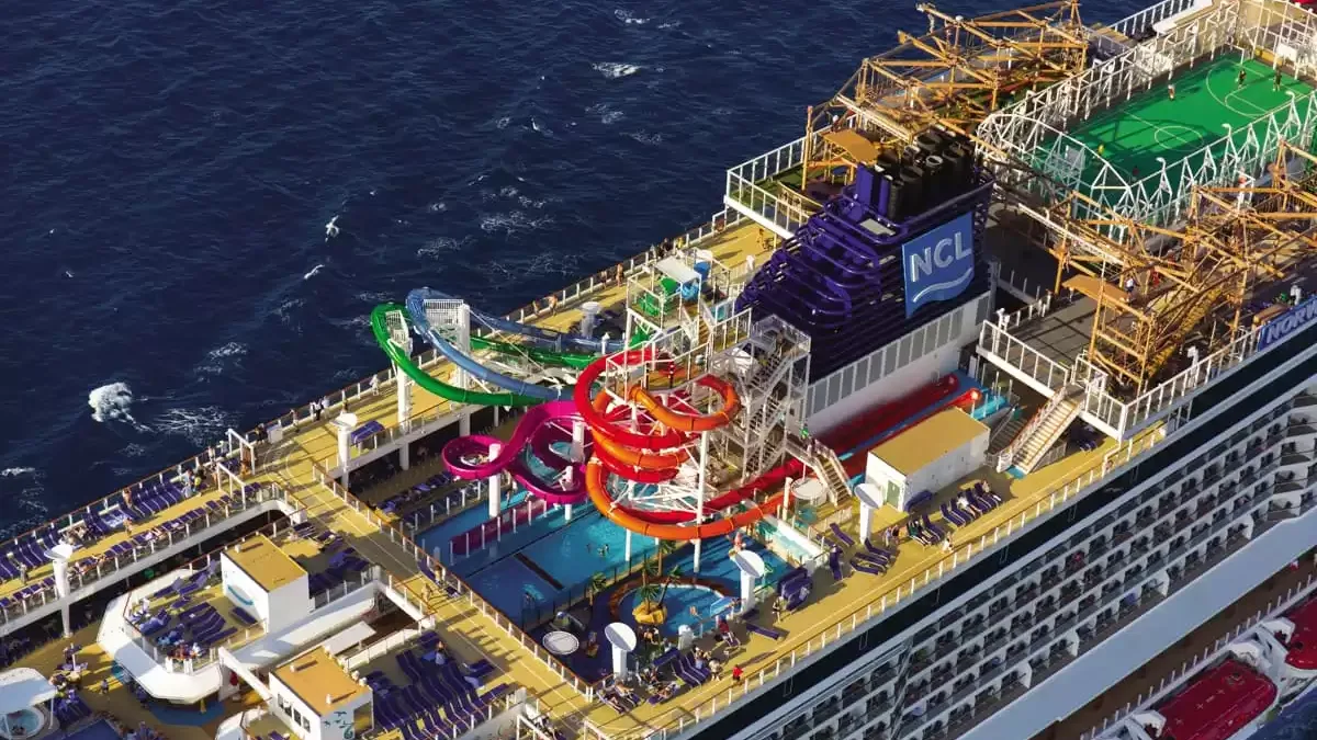 Le Norwegian Getaway en mer, vu du ciel
