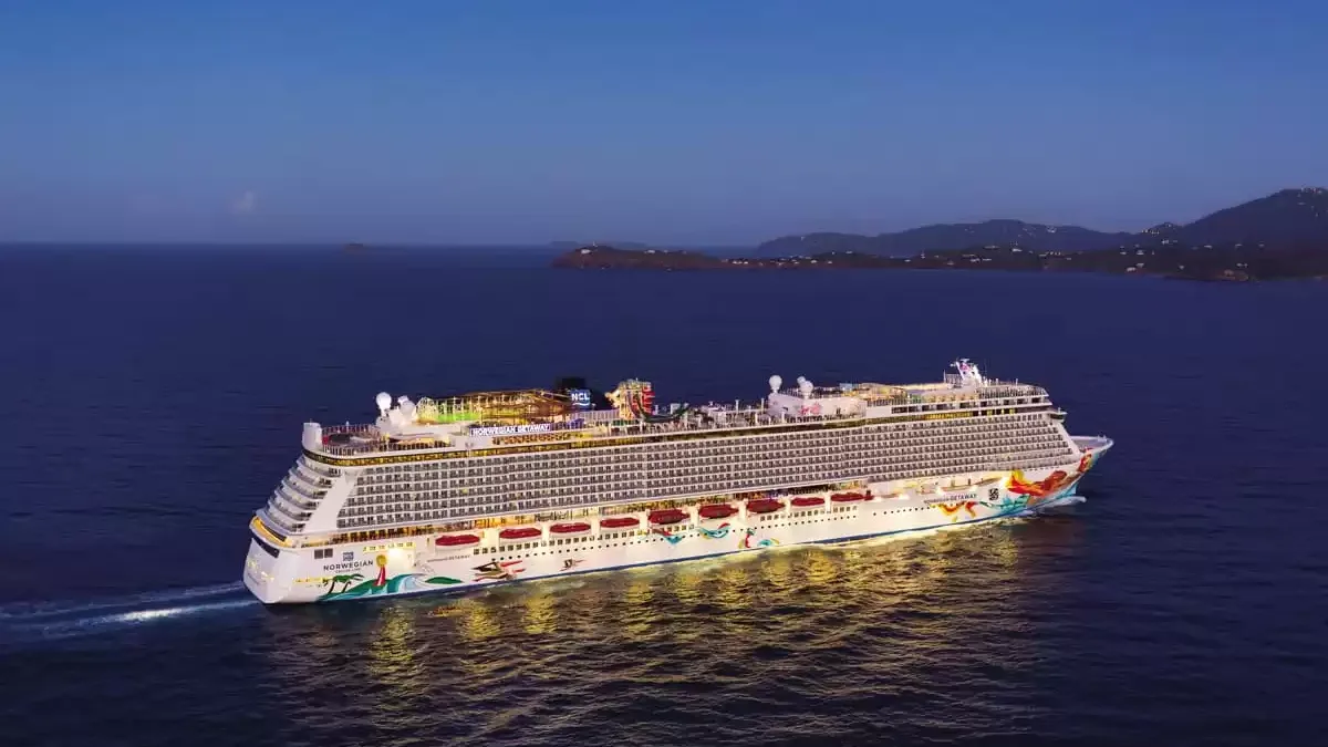 Le Norwegian Getaway en mer, vu du ciel