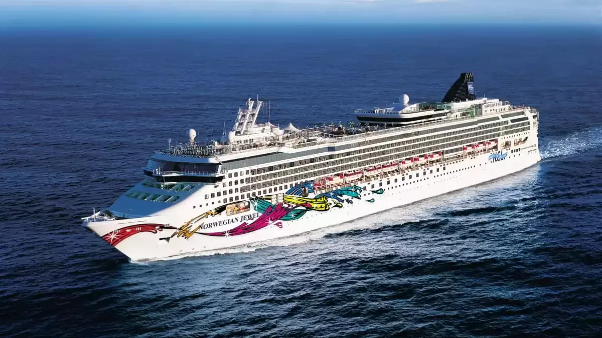Le Norwegian Jewel en mer, vu du ciel
