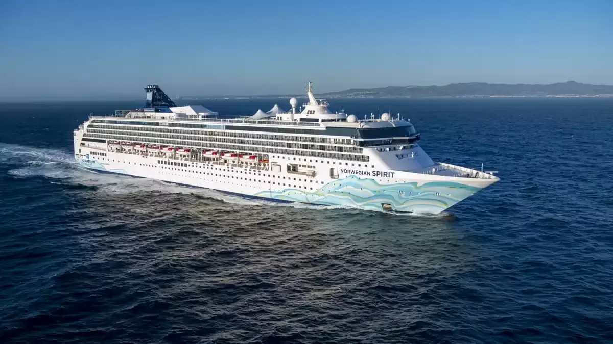 Le Norwegian Spirit en mer, vu du ciel