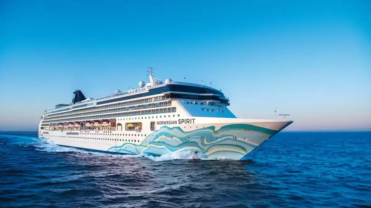 Le Norwegian Spirit en mer, vu du ciel