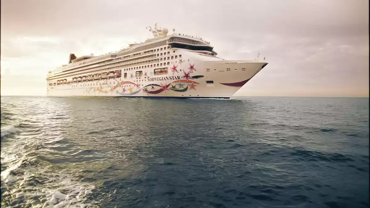 Le Norwegian Star en mer, vu du ciel