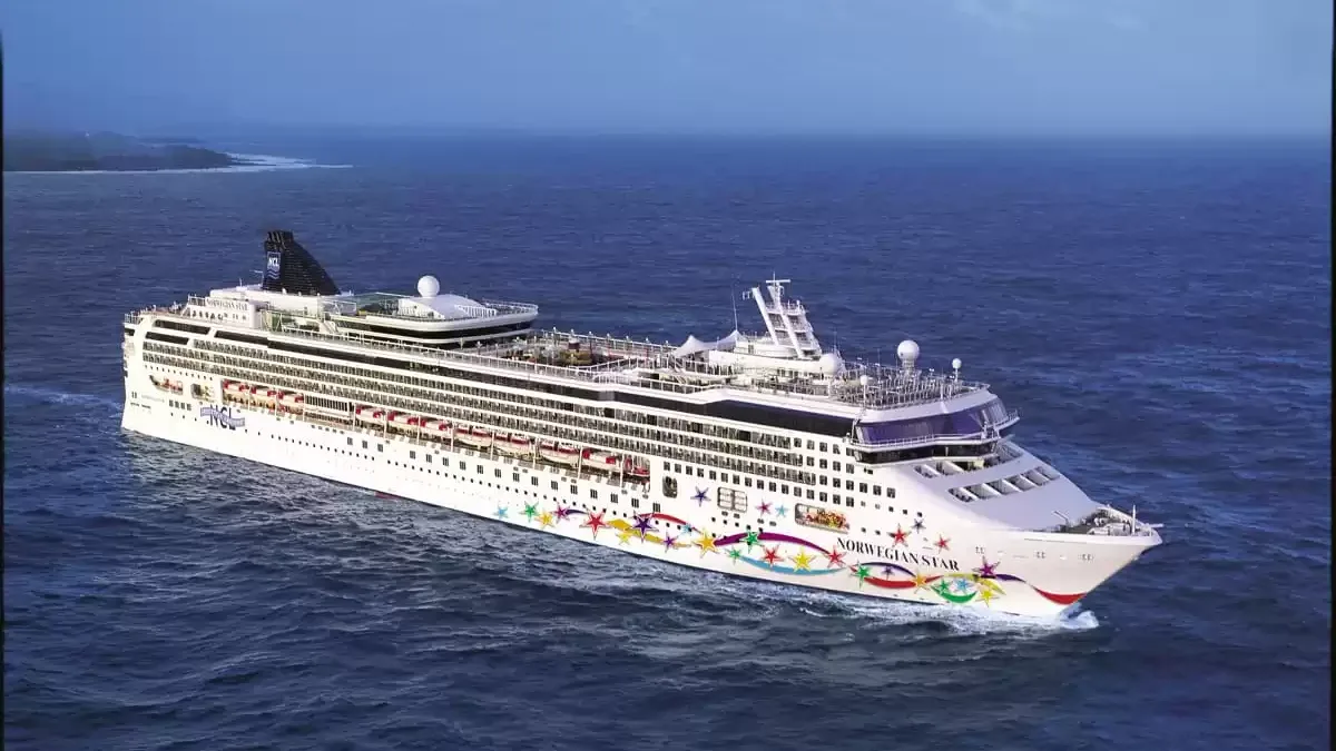 Le Norwegian Star en mer, vu du ciel