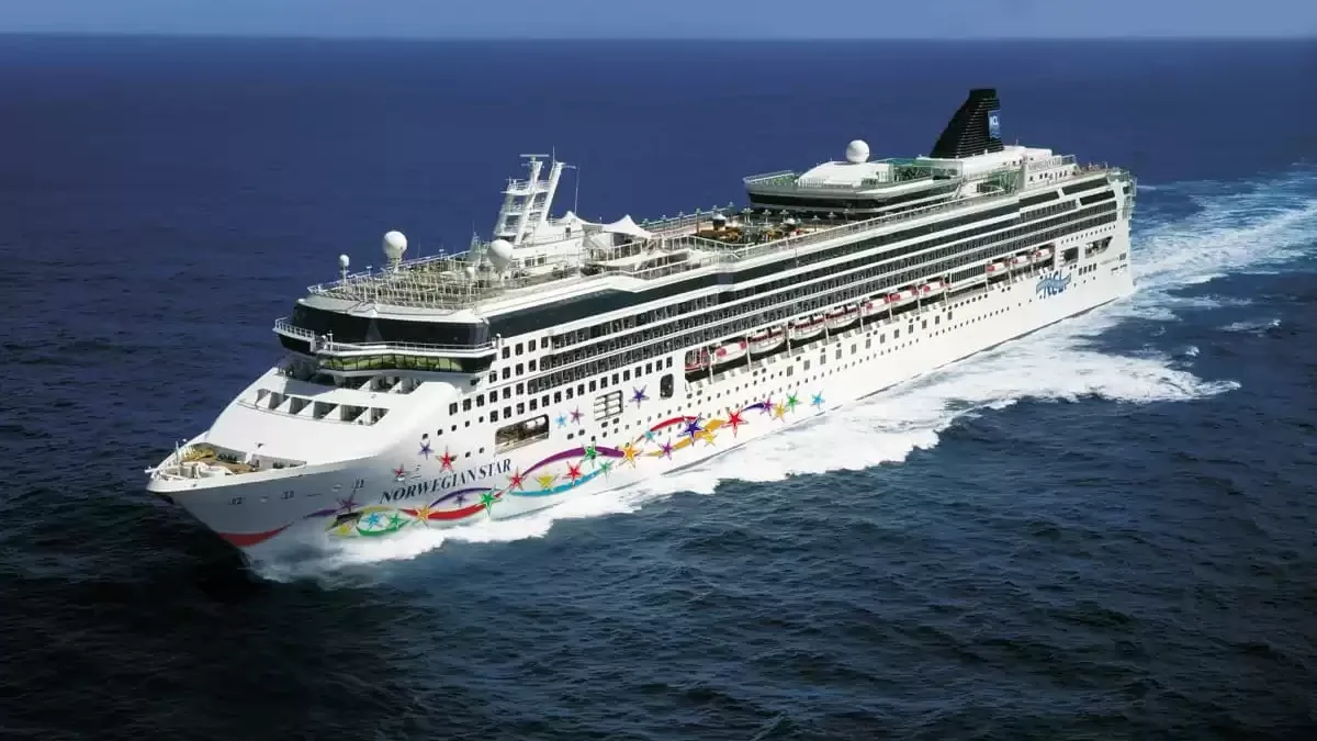 Le Norwegian Star en mer, vu du ciel