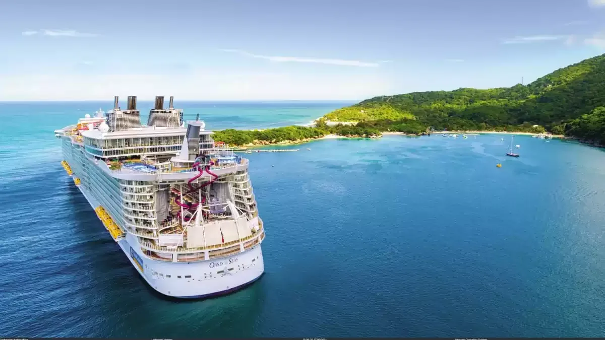 Le Oasis of the Seas en mer, vu du ciel