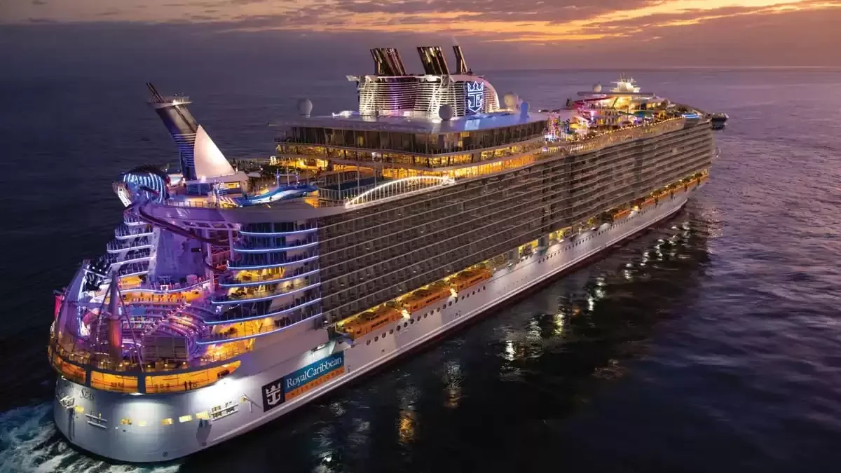 Le Oasis of the Seas en mer, vu du ciel