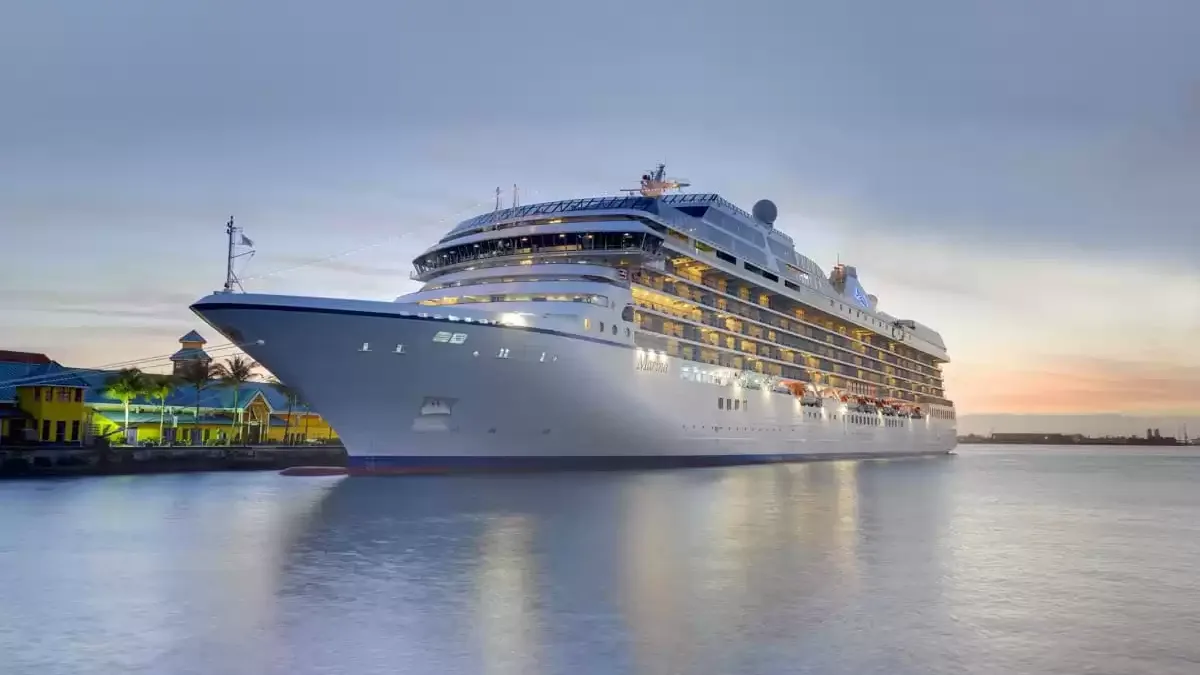 Le Oceania Marina en mer, vu du ciel