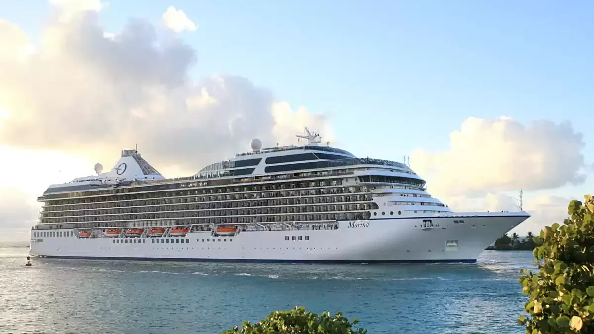 Le Oceania Marina en mer, vu du ciel