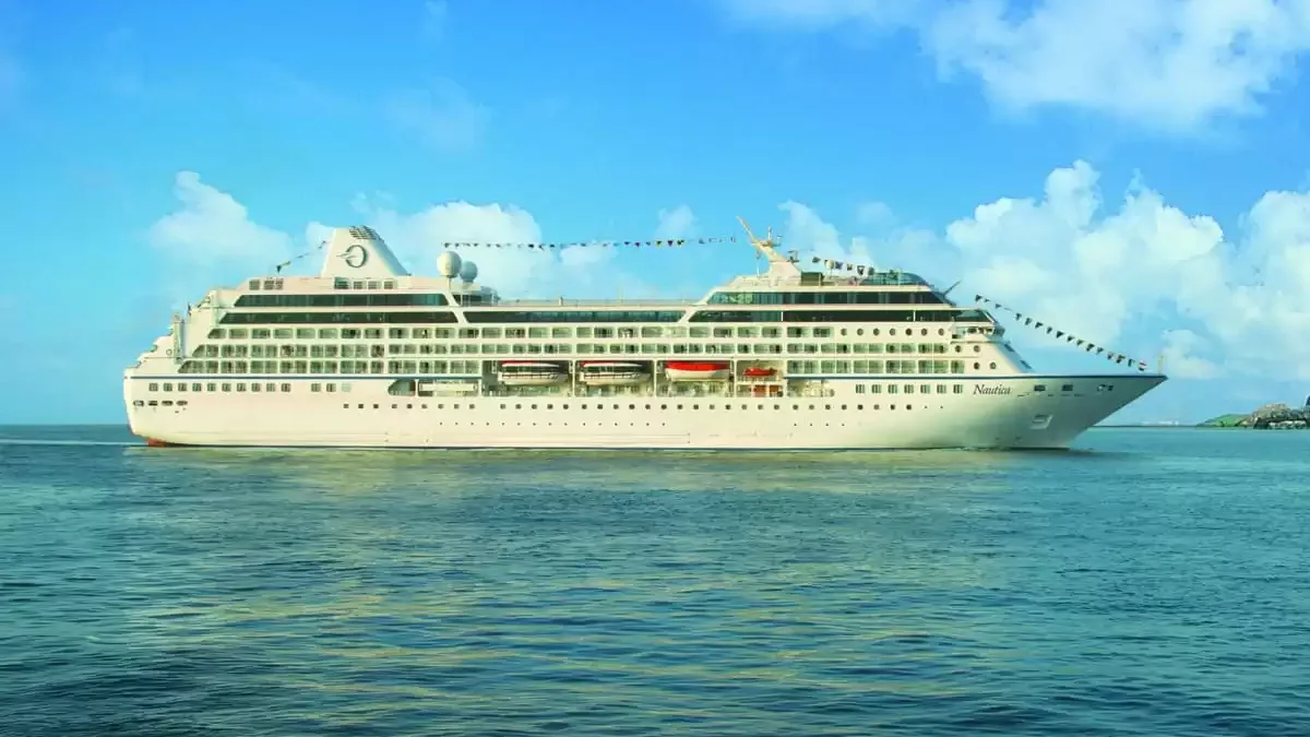Le Oceania Nautica en mer, vu du ciel