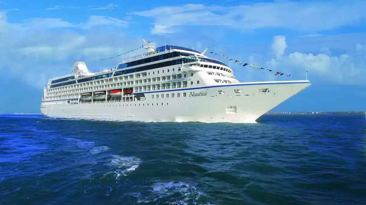 Le Oceania Nautica en mer, vu du ciel