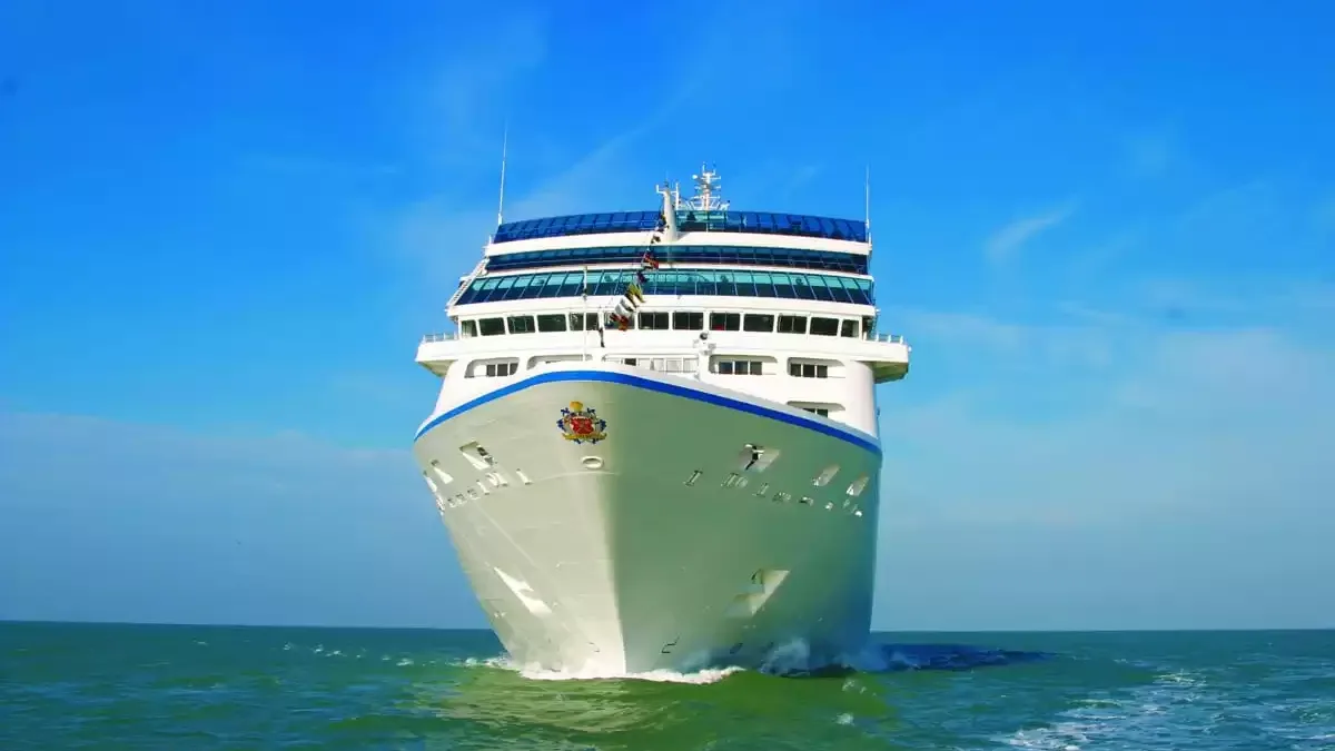 Le Oceania Sirena en mer, vu du ciel