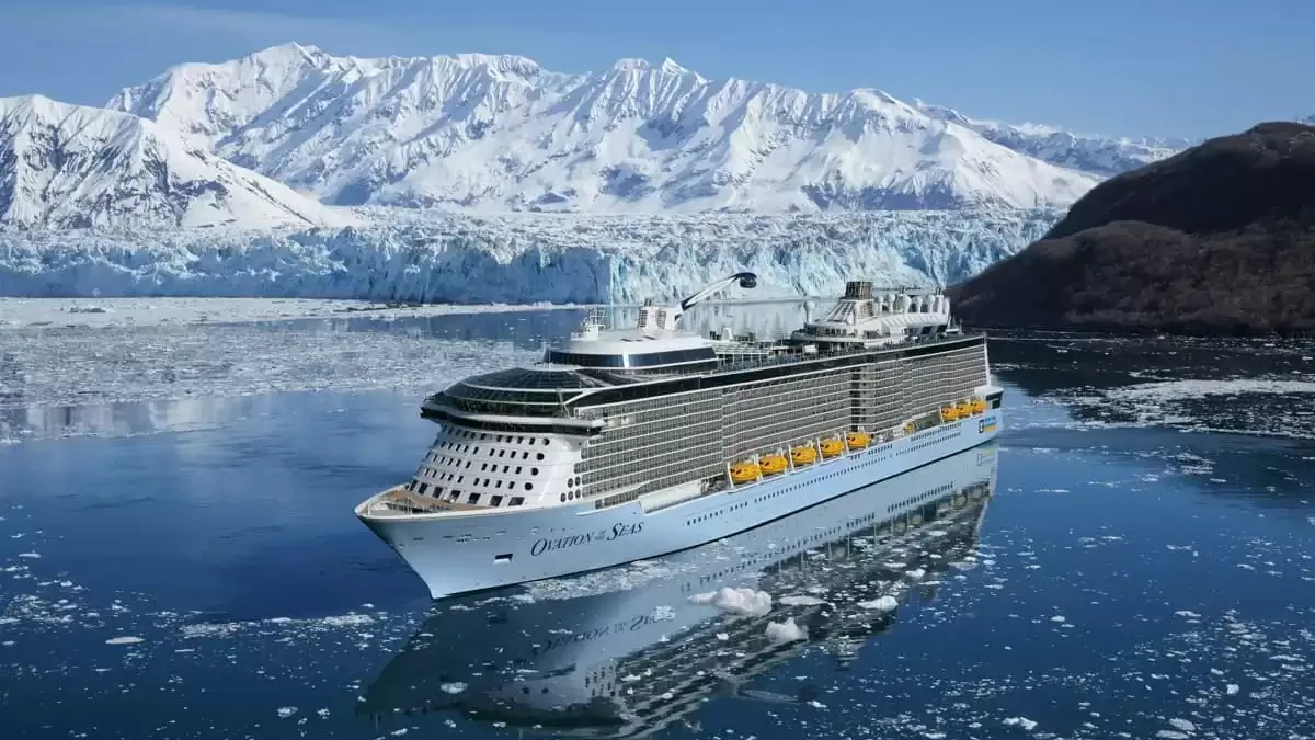 Le Ovation of the Seas en mer, vu du ciel