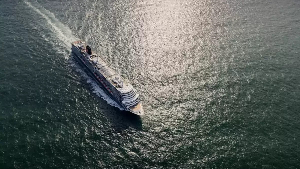 Le Queen Anne en mer, vu du ciel