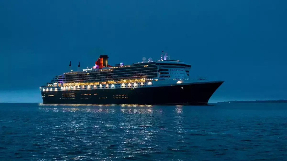 Le Queen Mary 2 en mer, vu du ciel
