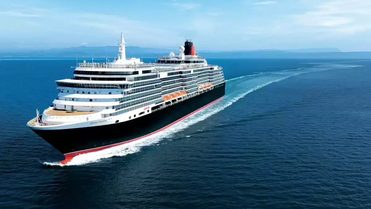 Le Queen Victoria en mer, vu du ciel