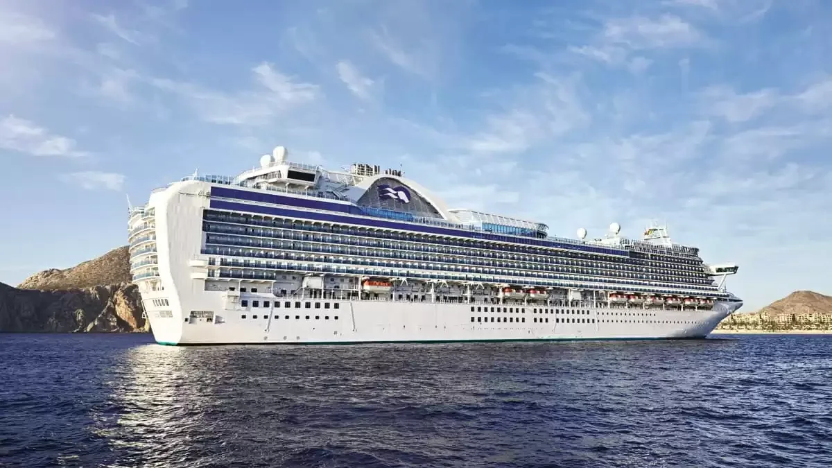 Le Ruby Princess en mer, vu du ciel