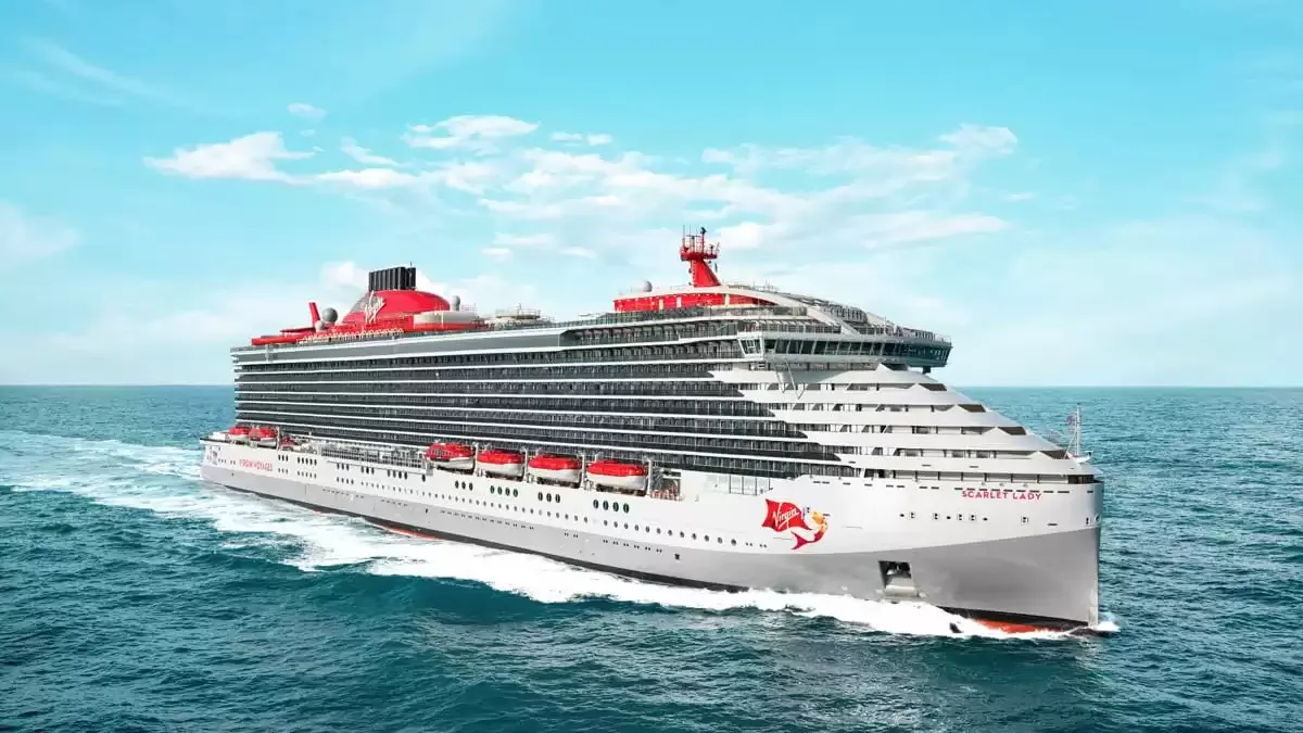 Le Scarlet Lady en mer, vu du ciel