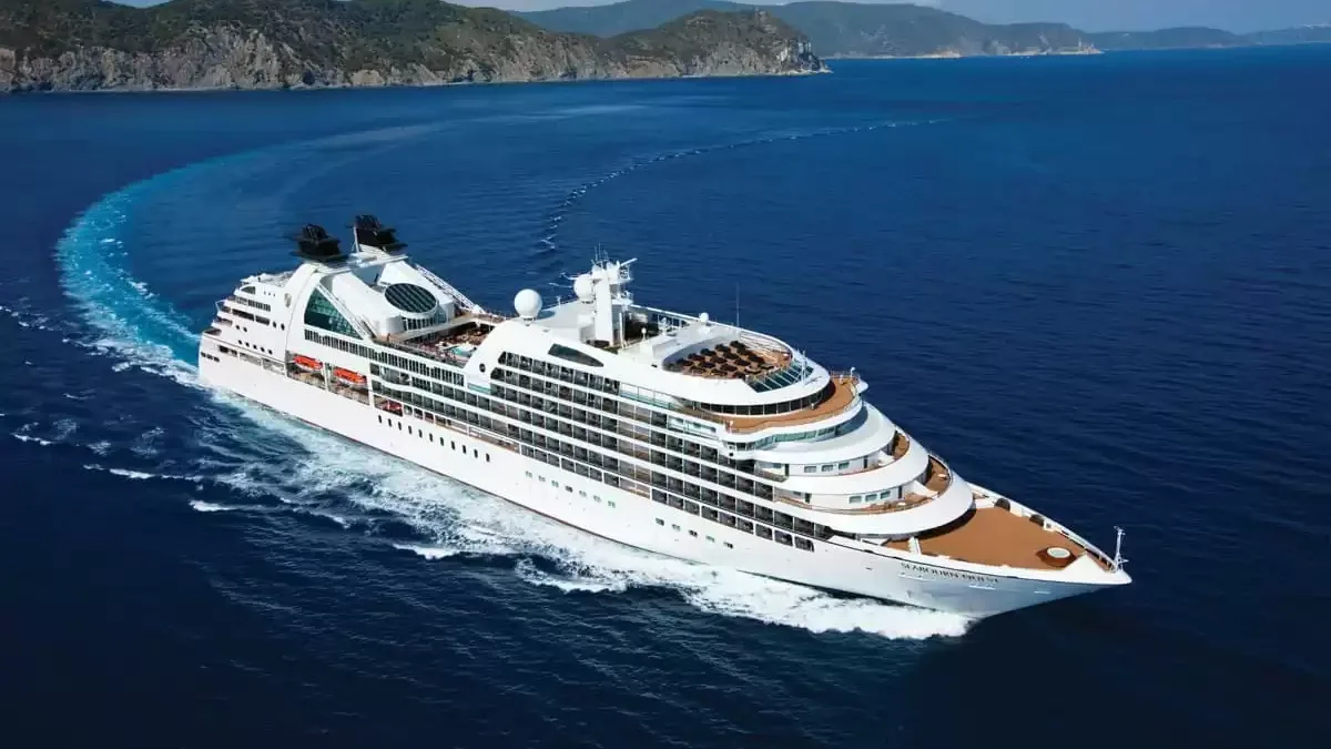 Le Seabourn Quest en mer, vu du ciel