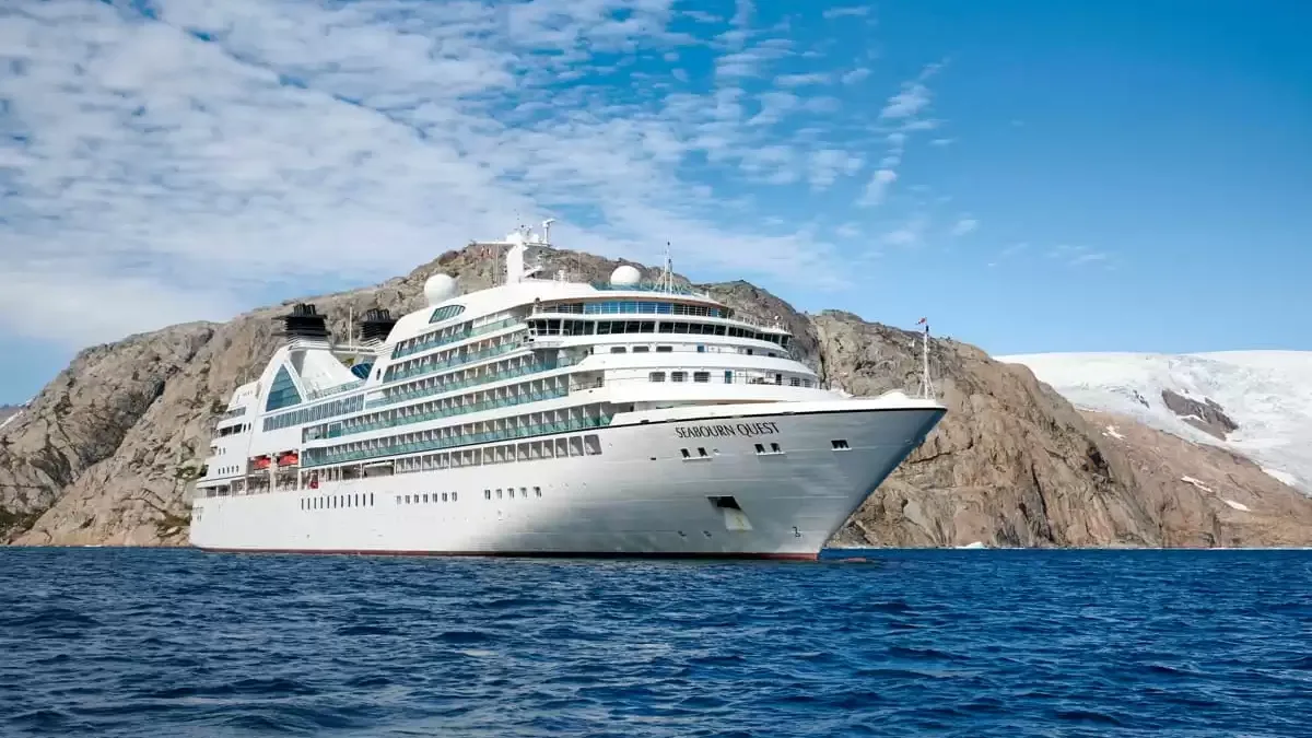 Le Seabourn Quest en mer, vu du ciel