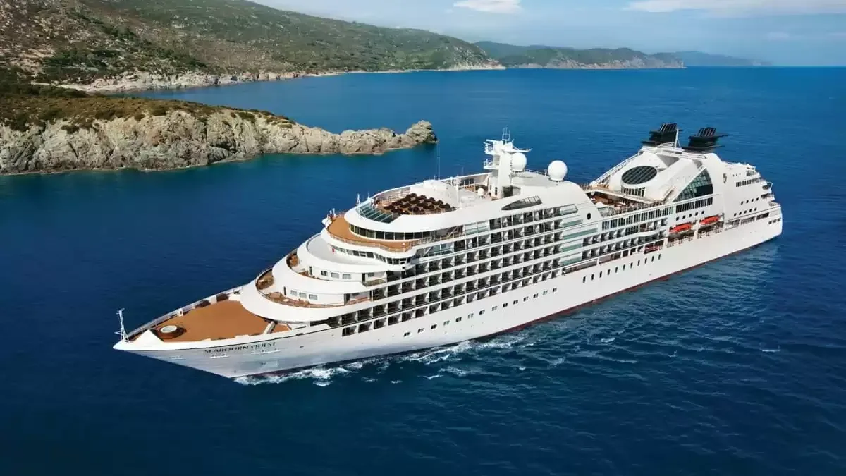 Le Seabourn Quest en mer, vu du ciel