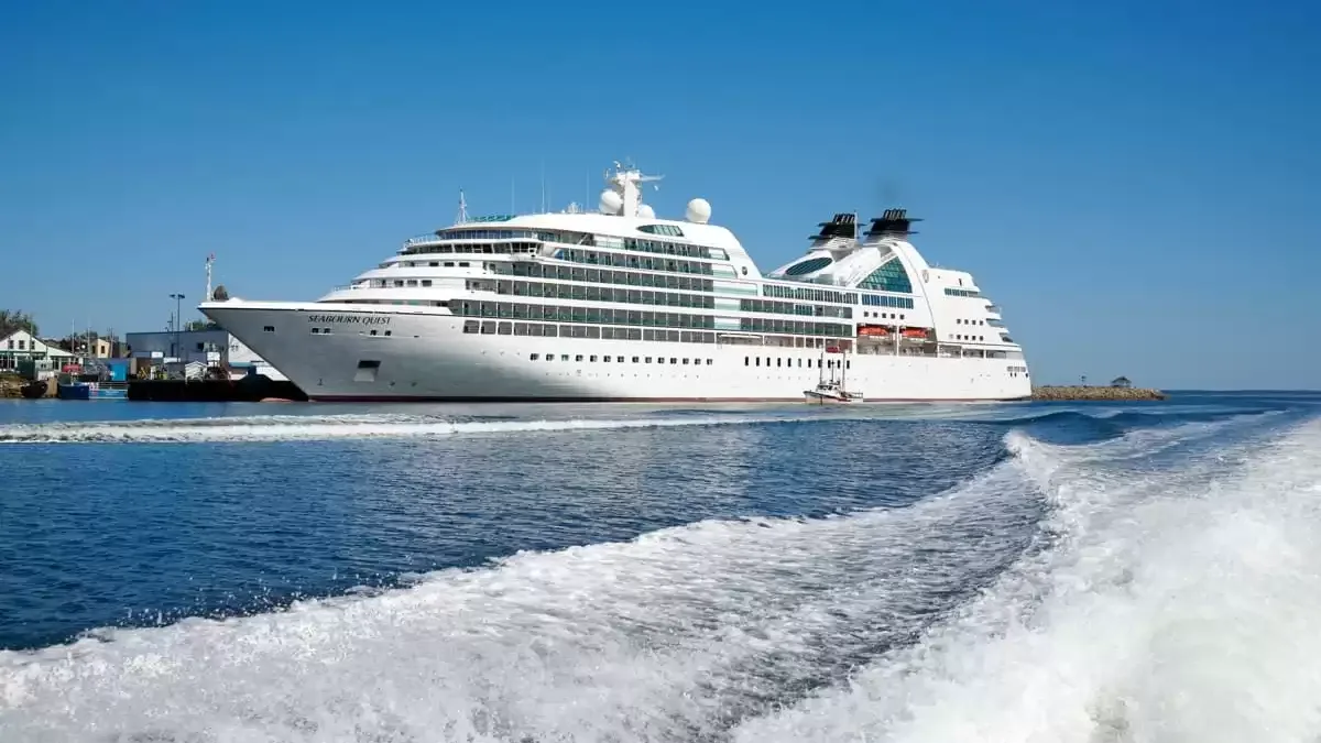 Le Seabourn Quest en mer, vu du ciel