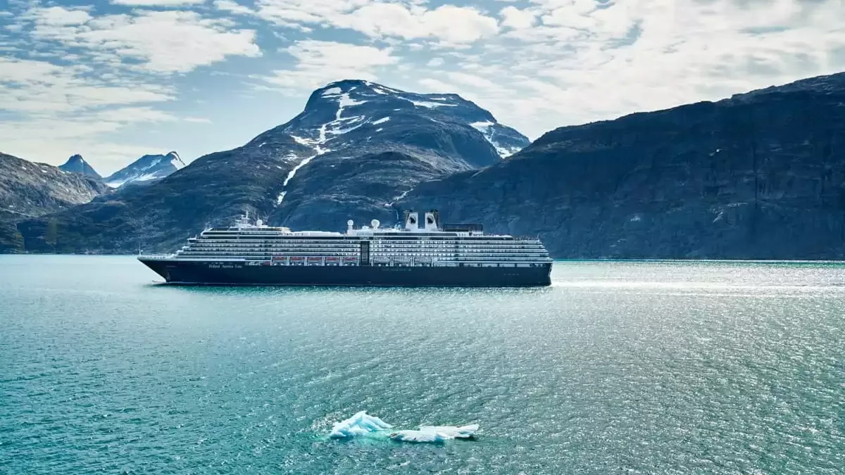 Le Seabourn Quest en mer, vu du ciel