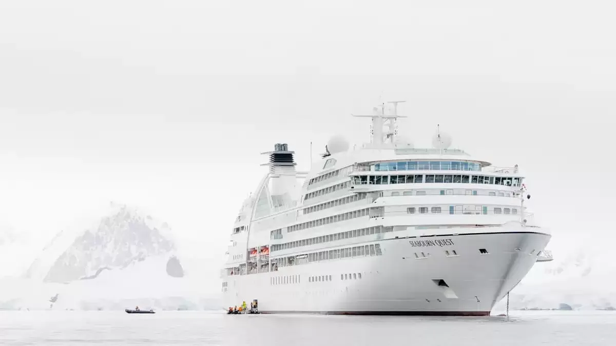 Le Seabourn Quest en mer, vu du ciel
