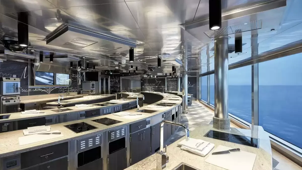 Espaces et activités à bord du Seven Seas Explorer
