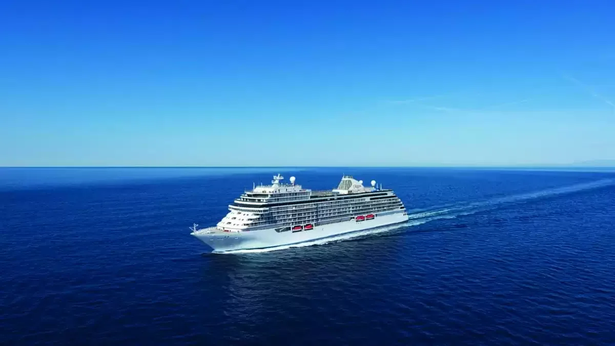 Le Seven Seas Explorer en mer, vu du ciel