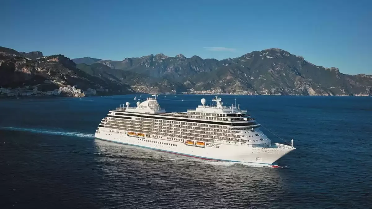Le Seven Seas Explorer en mer, vu du ciel