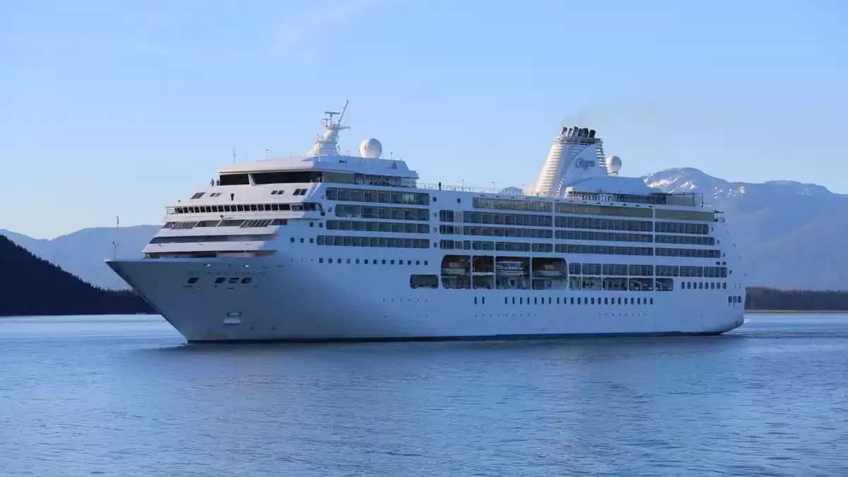 Le Seven Seas Mariner en mer, vu du ciel