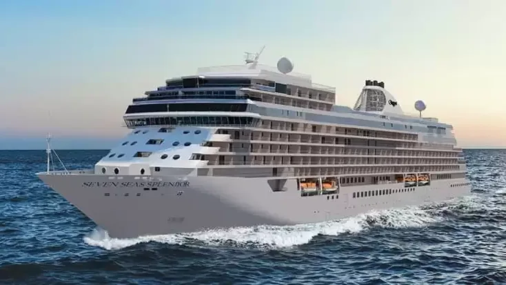 Le Seven Seas Splendor en mer, vu du ciel