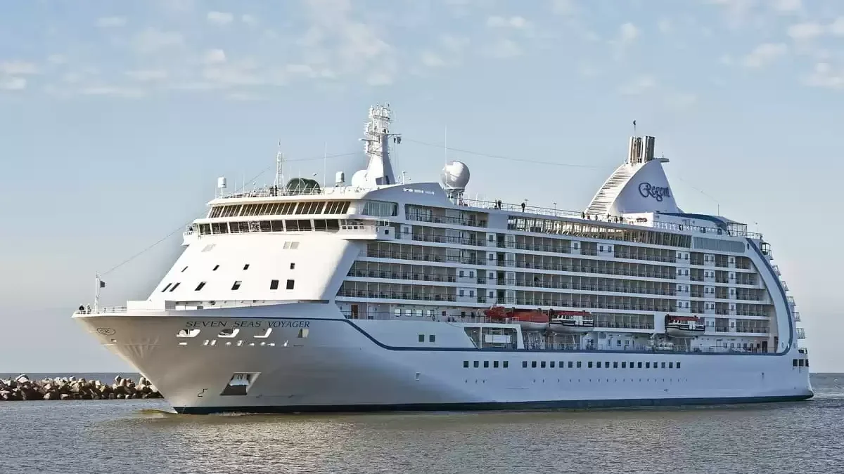 Le Seven Seas Voyager en mer, vu du ciel