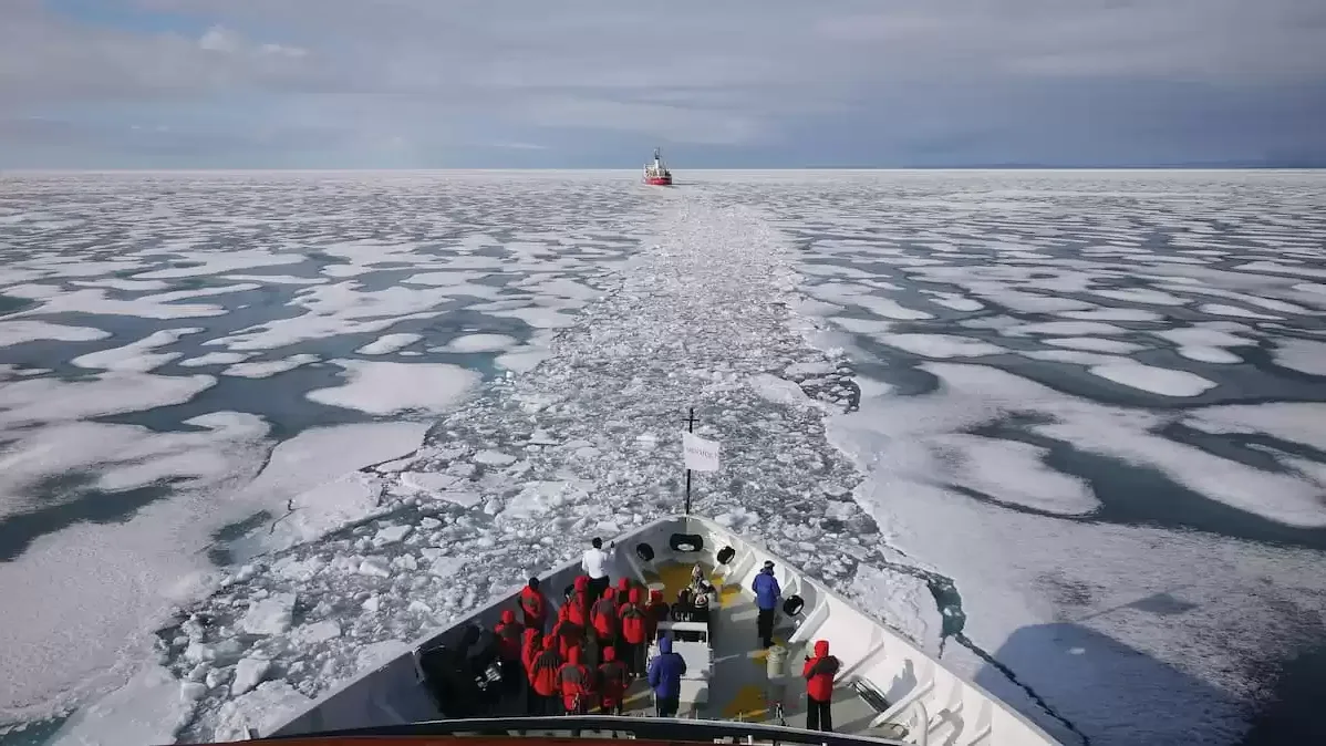 Le Silver cloud Expedition en mer, vu du ciel